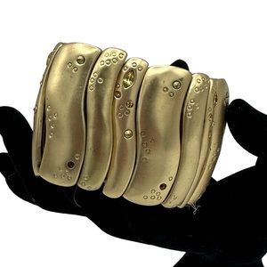 Statement bracelet, gold color no‎ name brand